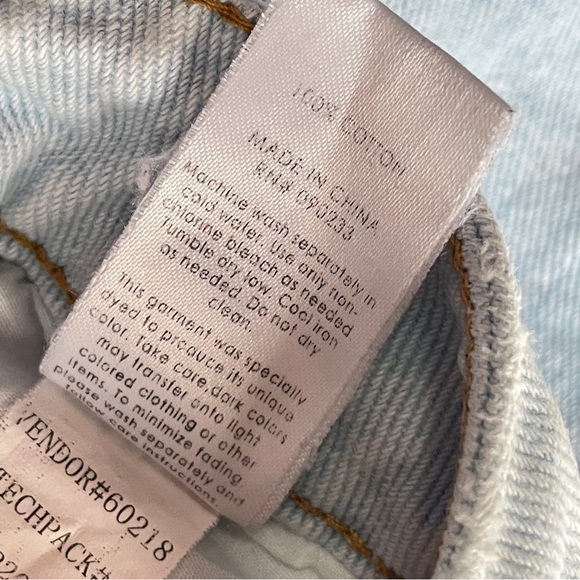 PacSun Two-Toned Denim High Rise Mom Jeans - Picture 5 of 6